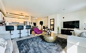 Downtown 2Br Penthouse Suite With Balcony And Direct Skybridge Access